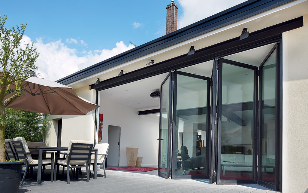 Cửa nhốm kinh xếp trượt